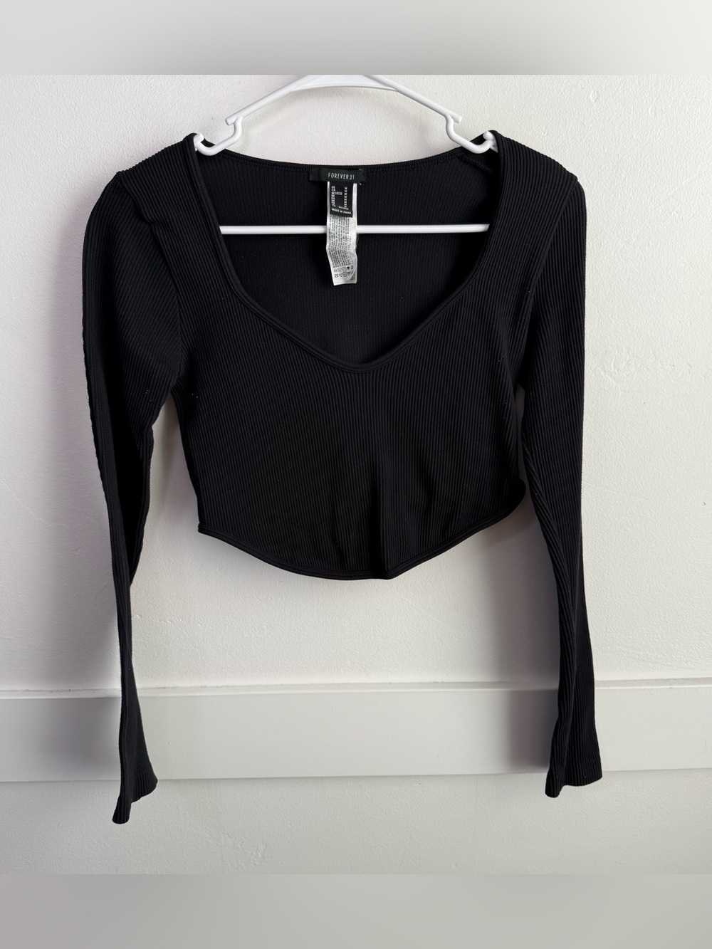 FOREVER 21 Black Ribbed V-Neck Cropped Long Sleeve Shirt